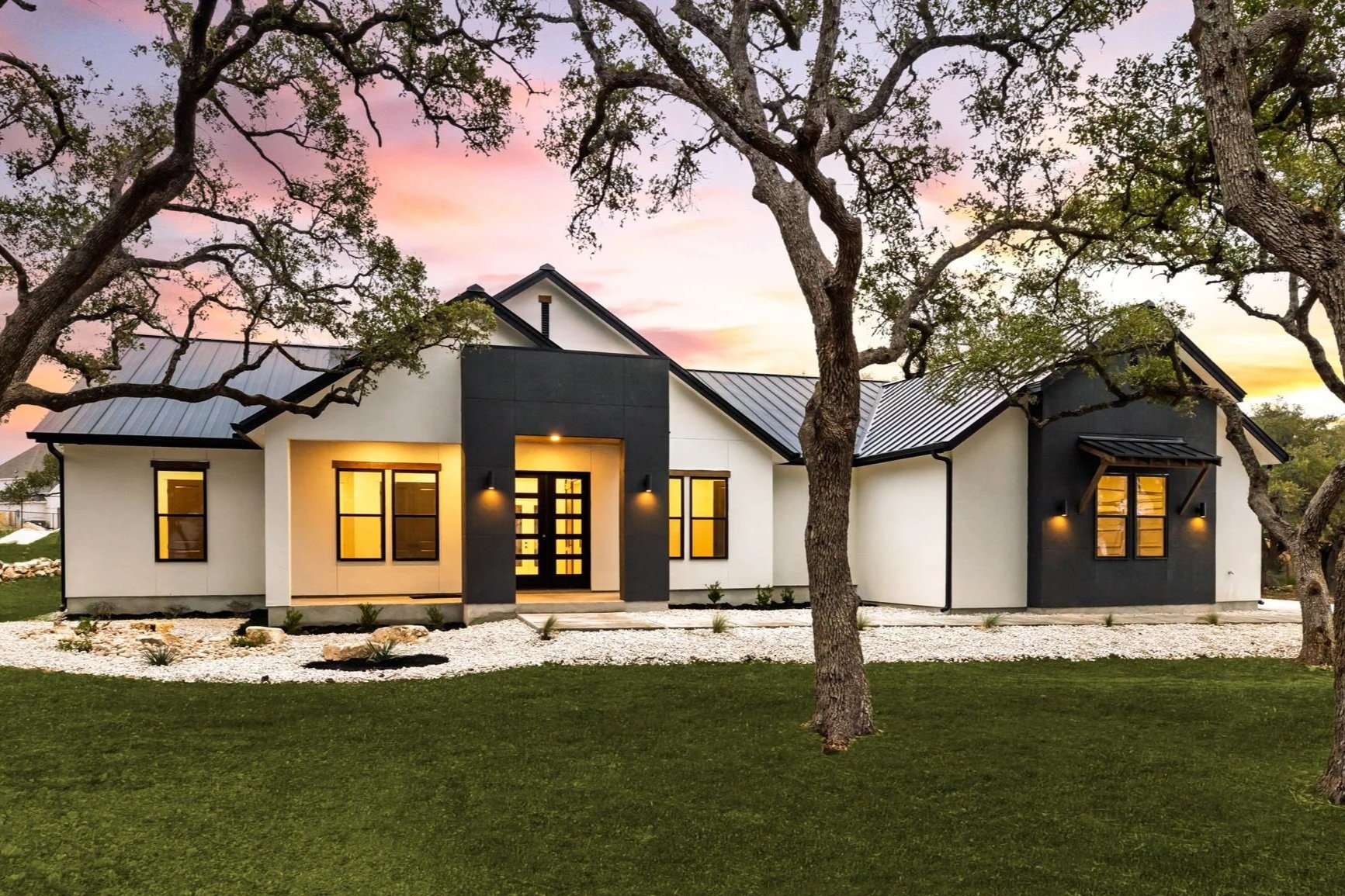 Front elevation of the Saxet build